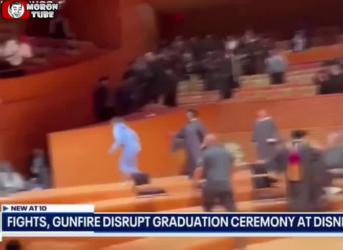 Video :Massive fight during probationary students' graduation in Los Angeles